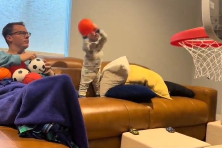 ??湖人勇士報(bào)價(jià)多少？小嬰兒籃球天賦爆棚 不開玩笑比庫里強(qiáng)