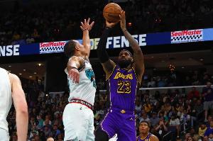 小里弗斯：詹姆斯的跳投可能在退役時達到巔峰 這太瘋狂了