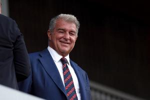 每體：拉波爾塔和超級經(jīng)紀人扎哈維會面，二人關(guān)系非常密切