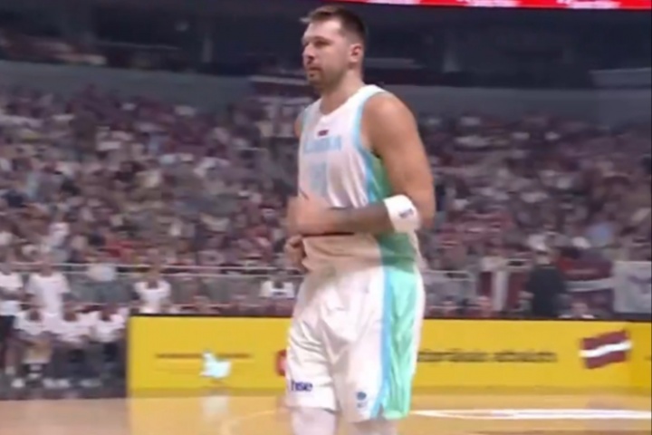 瘦身勵(lì)志東！東契奇復(fù)出首節(jié)輕松砍下15分 超遠(yuǎn)三分輕松寫(xiě)意！