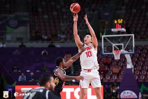 王俊杰翻身跳投+籃下+追身三分連進(jìn)3球！楊?。嚎仿?安東尼啊