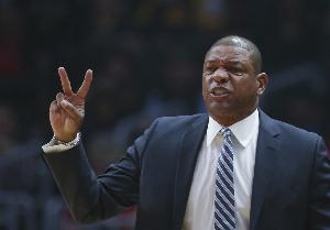 KG：老里太聰明了 他對(duì)戰(zhàn)術(shù)的理解達(dá)到頂級(jí) 我們籃球理念完全一致