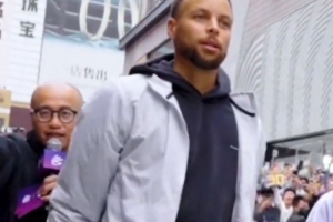 萬人空巷！庫里曬中國行視頻：中國球迷的熱情絕對是獨一檔