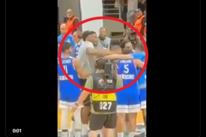 富尼耶@被字母哥打的現(xiàn)隊友：下賽季你不聽我話 我就這樣扇你