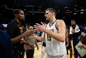 克6：現(xiàn)役最喜歡杜蘭特和約基奇 后者就像四個(gè)名人堂球員的合體