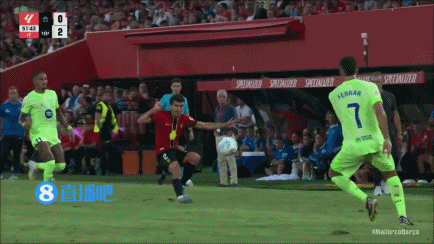 險(xiǎn)些發(fā)生沖突，拉菲尼亞剪刀腳飛鏟染黃，馬洛卡球員不滿