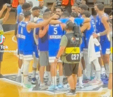 網(wǎng)友熱議字母哥疑似掌摑隊友：這是在干嘛 對雄鹿不滿無處宣泄？