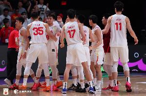 媒體人：中國(guó)隊(duì)防守亂戰(zhàn)和三分效果不好 想贏攻防細(xì)節(jié)得做得更好