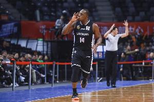 郭士強畫出的絕殺戰(zhàn)術(shù)曾在執(zhí)教遼籃時奏效 哈德森多次命中三分！