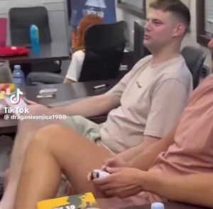 要玩就玩最強的！約基奇在NBA2K里操縱自己