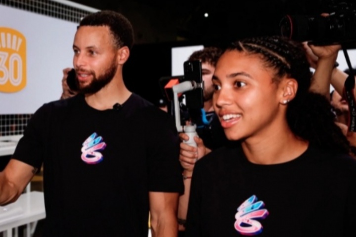 庫(kù)嫂放心！佩奇女友跟庫(kù)里中國(guó)行：很激動(dòng)看到重慶的火熱！