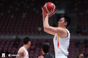 媒體人：胡明軒亞洲杯進(jìn)攻高效&三分命中率48.5% 護(hù)框高手沒想到