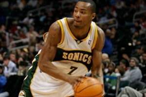 13年冠軍成員！Scotto：馬刺任命拉沙德-劉易斯擔(dān)任球員發(fā)展教練