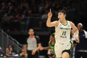 心疼！李月汝受傷前剛簽約了土耳其聯(lián)賽