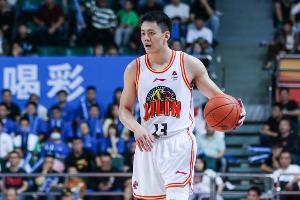 直播吧：遼寧和姜宇星達(dá)成一份2+1的C類合同 其中+1是球隊(duì)選項(xiàng)