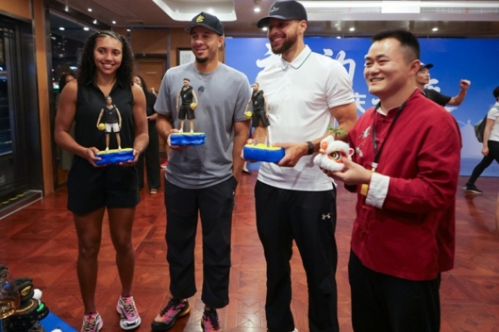 庫里也來研磨下筆！庫里更推：這趟中國行太讓我感動了