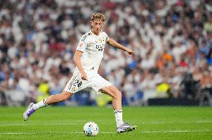 鐵閘！皇馬5000萬(wàn)鎊砸20歲懷森，昨晚7解圍2搶斷0被過全場(chǎng)最高分