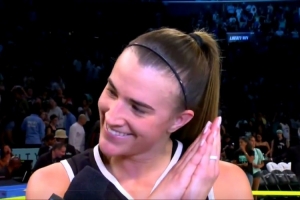 約內(nèi)斯庫3+1殺死比賽助隊(duì)?wèi)?zhàn)勝聯(lián)盟第一 賽后做出“晚安”動(dòng)作