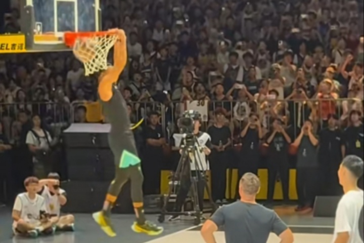 要求簡直變態(tài)的三分訓(xùn)練！沉浸式體驗庫里3-2-1三分訓(xùn)練