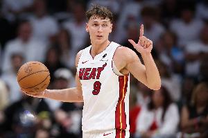 斯波：拉松做的都是球隊(duì)看重的事 他能打出制勝表現(xiàn)還會(huì)繼續(xù)進(jìn)步