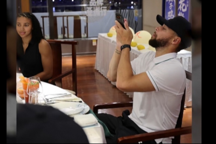 重慶市委&市政府為庫里制作23道精美川菜！庫里喜歡喝湯&吃辣子雞