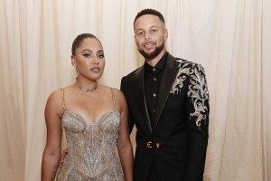 有點尬！阿耶莎：庫里第一次在和我表白是在我們?nèi)铱措娪皶r