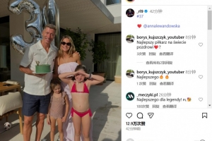 一家四口，其樂融融！臉上洋溢幸福的笑容，萊萬37歲生日曬全家福