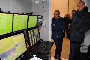 引入挑戰(zhàn)！官方：U17世界杯將啟用FVS系統(tǒng)，教練能質(zhì)疑裁判決定