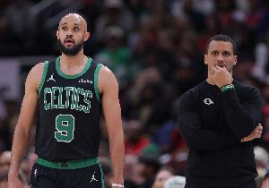 德里克-懷特：過去一周馬祖拉幫我訓(xùn)練搶籃板 很感激他這么做