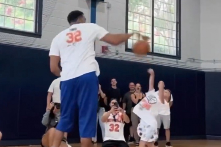 沒(méi)人性啊~ 唐斯訓(xùn)練營(yíng)蓋帽上雙！毀滅小朋友的籃球夢(mèng)