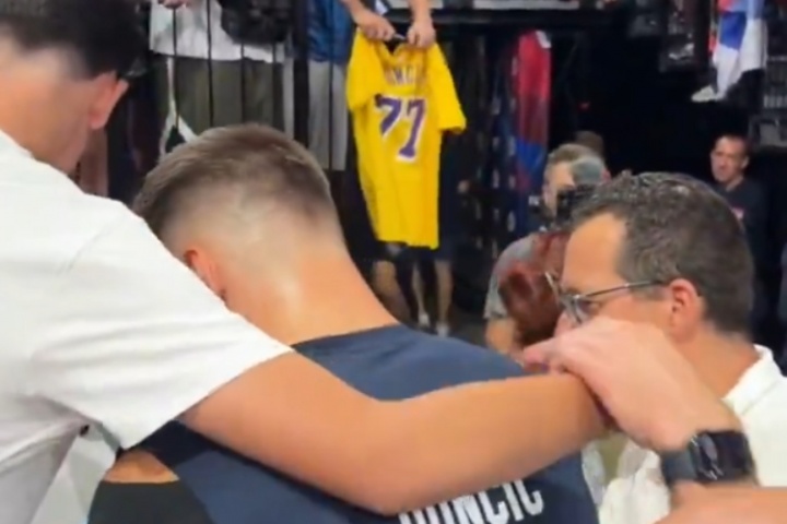 不能上手！多位球迷要合影&簽名時想抱東契奇 都被工作人員拉開