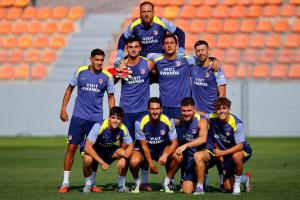 這個(gè)叫人捧人高！馬競(jìng)曬“三層球員”訓(xùn)練照，奧布拉克搶鏡