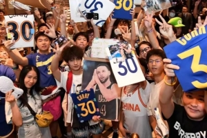 籃球迷“大戰(zhàn)”娛樂飯圈 如何理性審視追星文化？