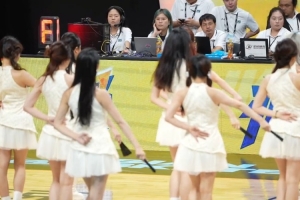 AUBL亞洲大學(xué)生籃球聯(lián)賽半決賽開打 賽前精彩啦啦隊(duì)表演來襲