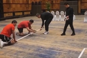 亞洲杯決賽前在酒店臨時(shí)改場(chǎng)地 郭士強(qiáng)：把對(duì)手戰(zhàn)術(shù)給球員擺一下