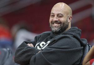 斯通：有關(guān)字母哥的對話從未有實質(zhì)進(jìn)展 雄鹿GM明確說不會交易