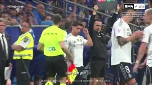 現(xiàn)場聲：姆巴佩滑跪慶祝和維尼修斯替補登場時，球迷模仿猴子叫聲