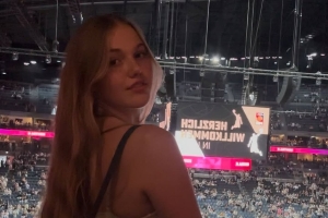 兄真喜！?司機與侄女拍手勢舞獲贊超百萬爆紅 后者身份神秘