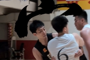 守人如影不離體 蓋手凌空封去路 深圳男籃休賽期訓(xùn)練花絮