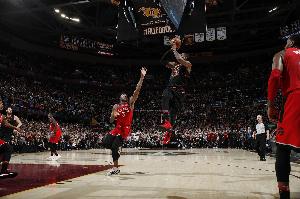 詹姆斯季后賽生涯184勝 鵜鶘黃蜂灰熊森林狼猛龍隊(duì)史合計(jì)179勝