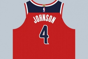 上賽季場(chǎng)均7.6分2板！球衣記者：AJ-約翰遜將由5號(hào)改穿為4號(hào)球衣