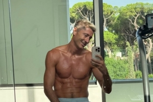 身材真棒！萊萬社媒曬健身房自拍照片：鍛煉完成??