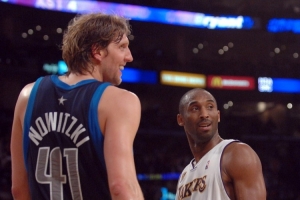 主持人：科比3節(jié)62分后奧多姆等人都勸他繼續(xù)打 但他堅持不再打了