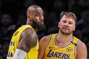 湖記：詹姆斯致力于提升無(wú)球威脅 將更多能量放防守上 東契奇主攻