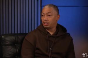 巔峰喬丹放現(xiàn)在場(chǎng)均多少分？盧：45分 他最多時(shí)有37分再加8分罰球