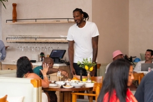 破產(chǎn)只是不想付撫養(yǎng)費(fèi)？美媒：阿里扎在加勒比地區(qū)舉行私人晚宴