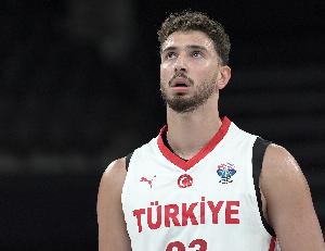 游刃有余！申京12中7貢獻(xiàn)16分8板7助1斷1帽 正負(fù)值+17