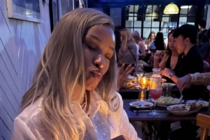 愛妻狂魔！詹姆斯曬燭光晚餐照 祝妻子生日快樂：美麗的女王