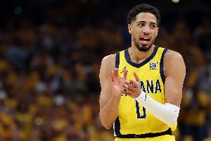 哈利伯頓：我們何時把打板的空接傳球算作助攻？