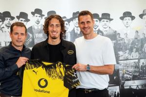 轉(zhuǎn)會費超2500萬歐！官方：多特簽下狼隊前鋒法比奧-席爾瓦